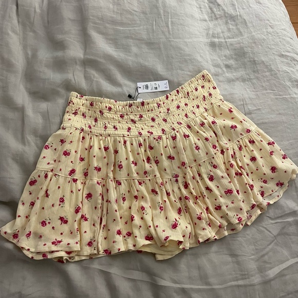 Garage Yellow with Pink Flowers Flowy Skirt with Shorts under. Size XL Women’s. - Picture 2 of 5